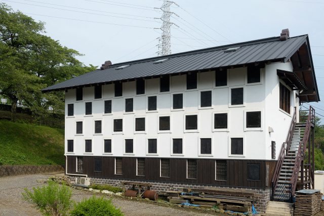 神奈川県相模原市の繭蔵を再生したデイサービスセンターの外観