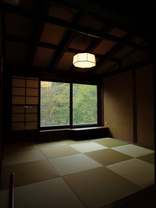 長野県山ノ内町志賀高原の温泉旅館の新築設計の現代和風の客室