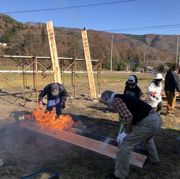 長野県 焼き杉板作り