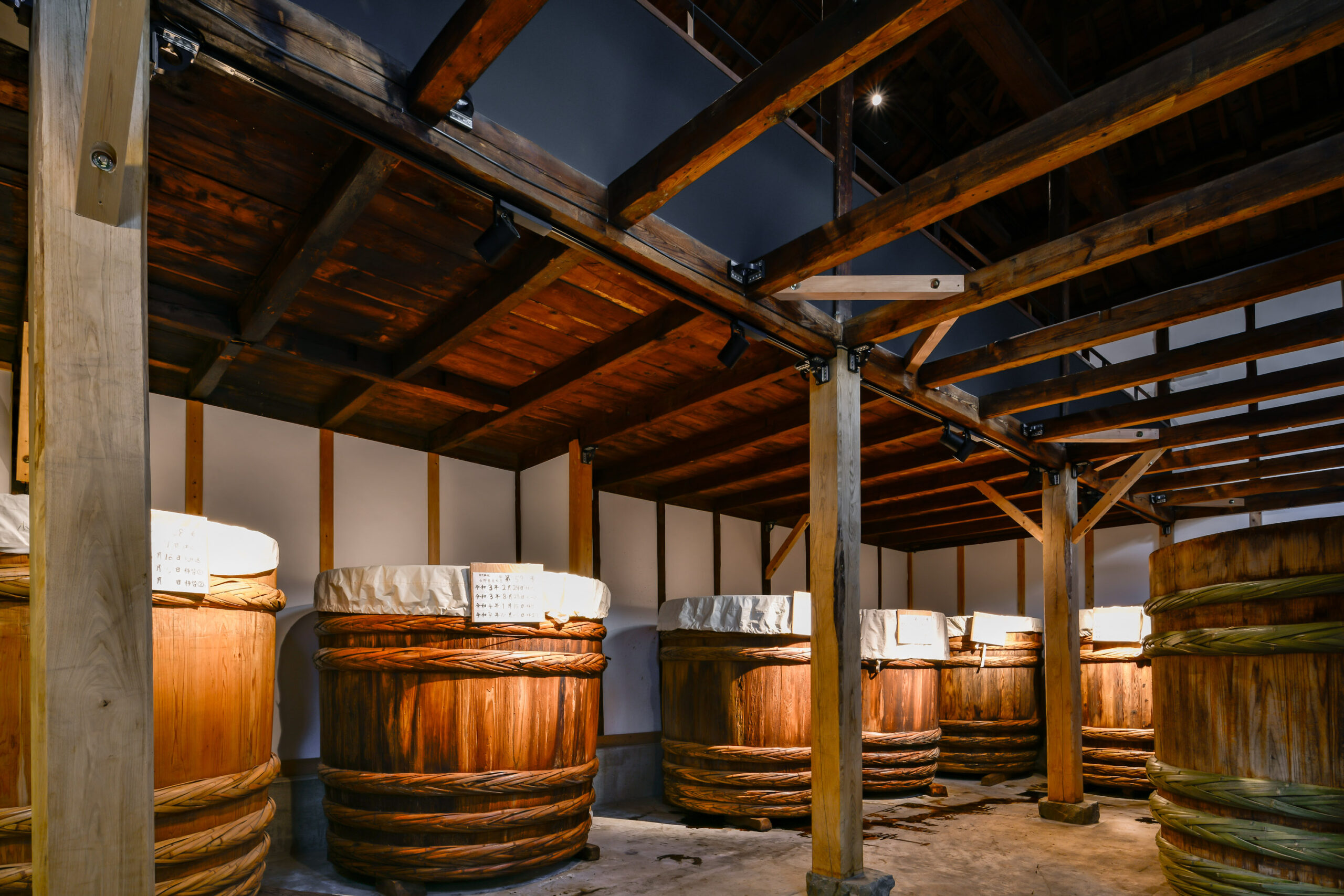 一石味噌樽（無垢） 石井味噌 三年蔵 | かわかみ建築設計室